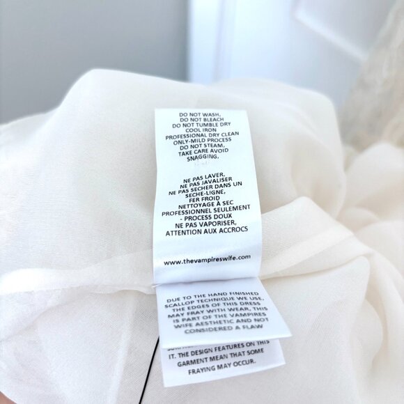 Stunning Vampire's Wife Lace Dress (Bridal) - Picture 6 of 7